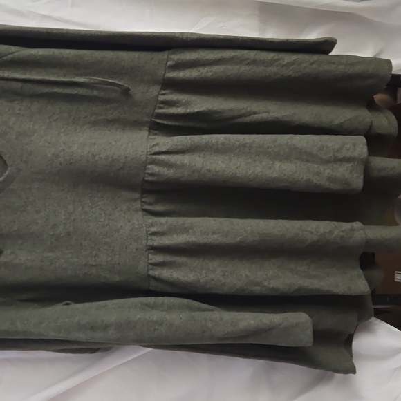 Torrid Olive Green Plush sweater Size 2 EUC - Picture 5 of 6